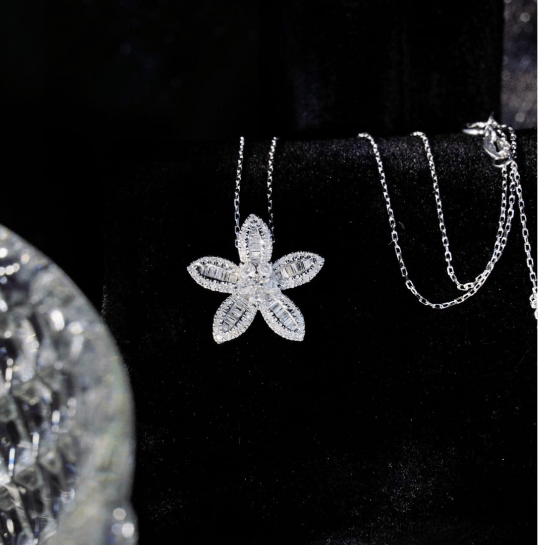 18K White Gold Diamond Plum Blossom Pendant Necklace