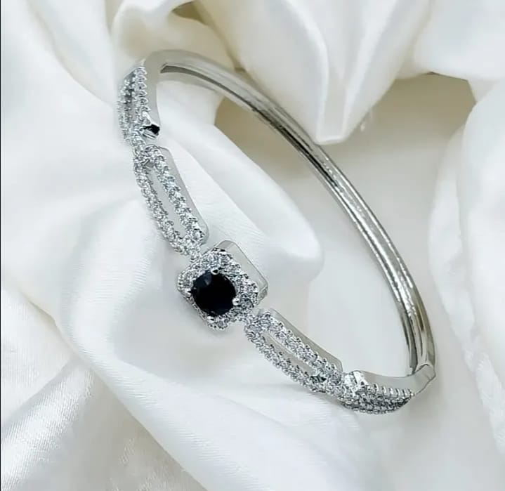 Elegant Zarcoon Bangle