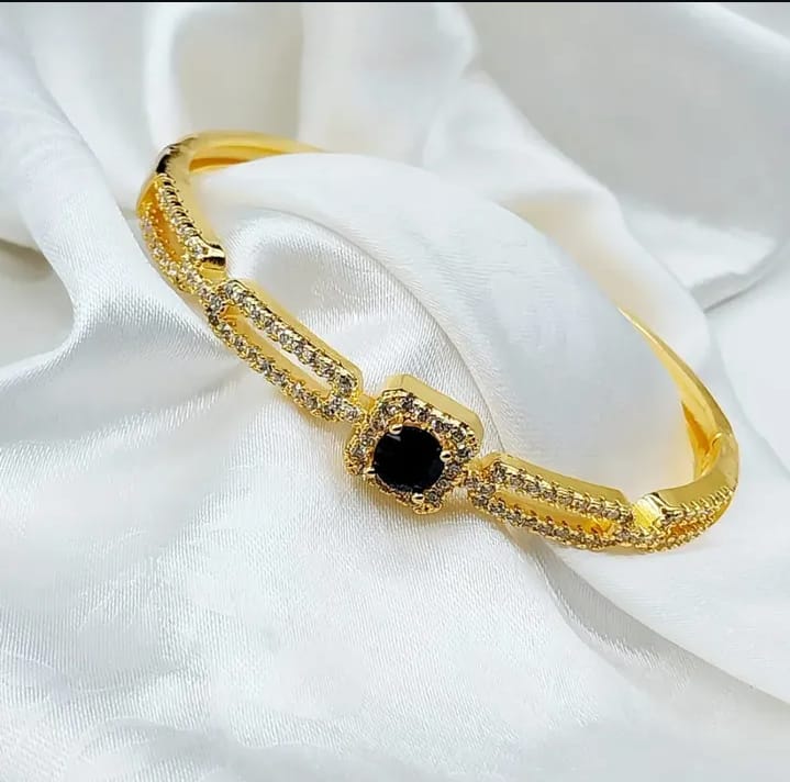 Elegant Zarcoon Bangle